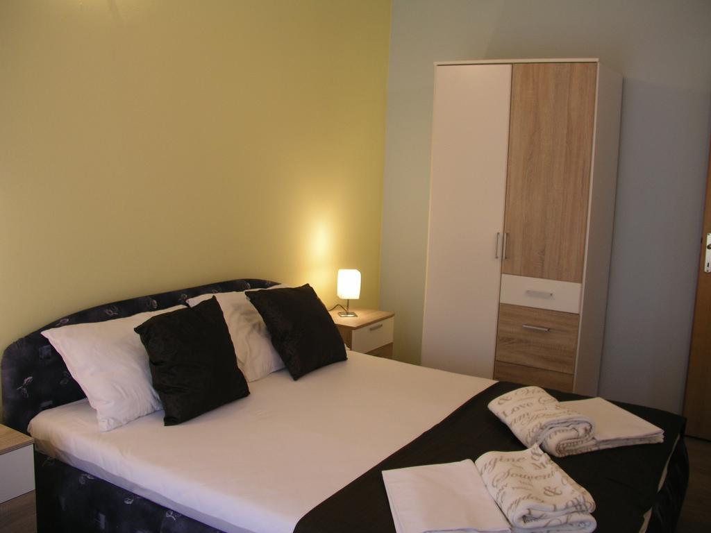 Aparthotel Pecic 그라다츠 외부 사진