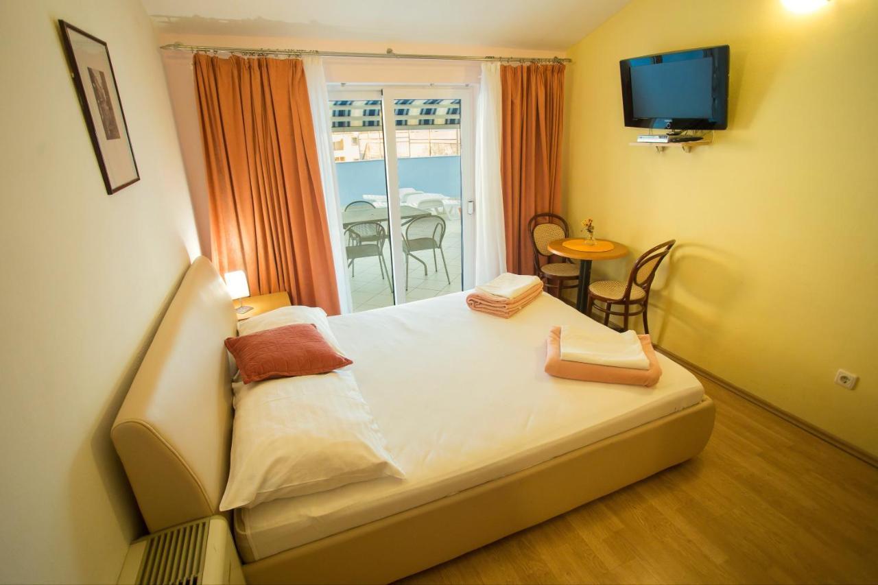 Aparthotel Pecic 그라다츠 외부 사진