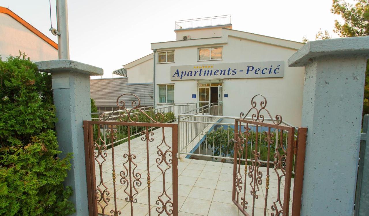 Aparthotel Pecic 그라다츠 외부 사진